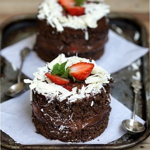 Dark Chocolate & Strawberry Mini Cloud Gateaus